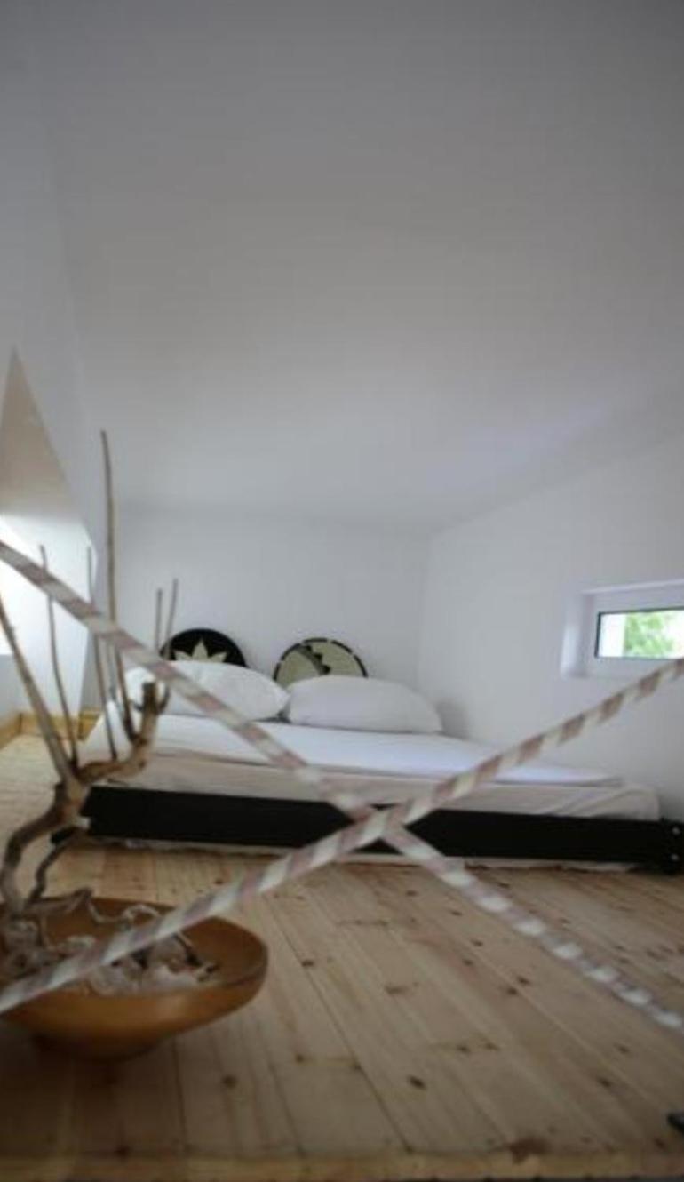 Bed and Breakfast On The Rocks Qeparo Exterior foto